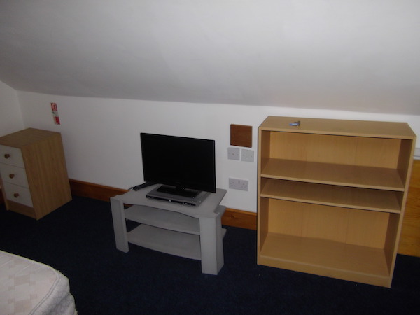 15 Hawthorne Avenue Swansea - image 20