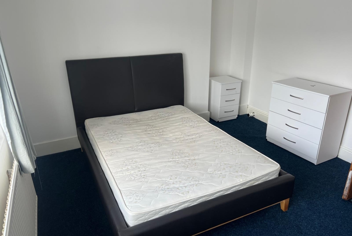 57 Brunswick St Swansea £498 to £506/month inclusive of utilities and Wi-fi - image 4