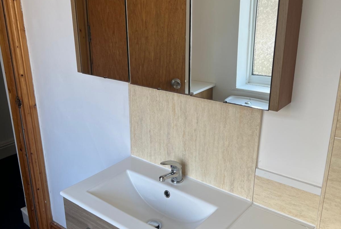 57 Brunswick St Swansea £498 to £506/month inclusive of utilities and Wi-fi - image 2