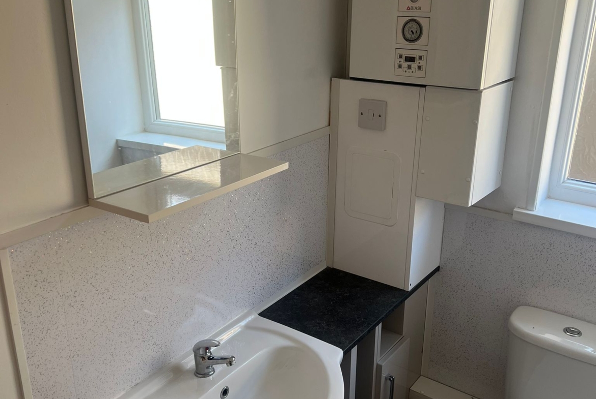 28 Glanbrydan Avenue, Swansea £620 to £650/month inclusive of utilities and Wi-fi - image 2