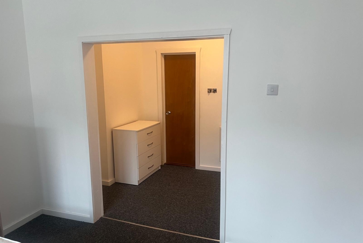 28 Glanbrydan Avenue, Swansea £620 to £650/month inclusive of utilities and Wi-fi - image 6