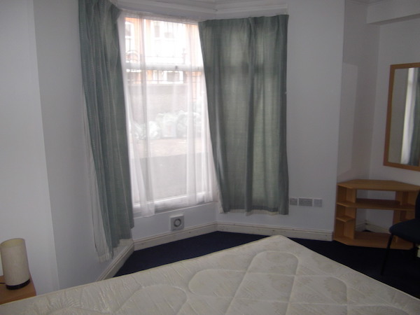17 Hawthorne Avenue Swansea - image 13
