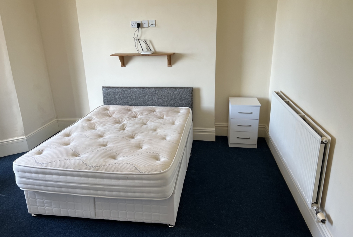 14 Cwmdonkin Terrace Swansea £555 to £577/month inclusive of utilities and Wi-fi - image 5