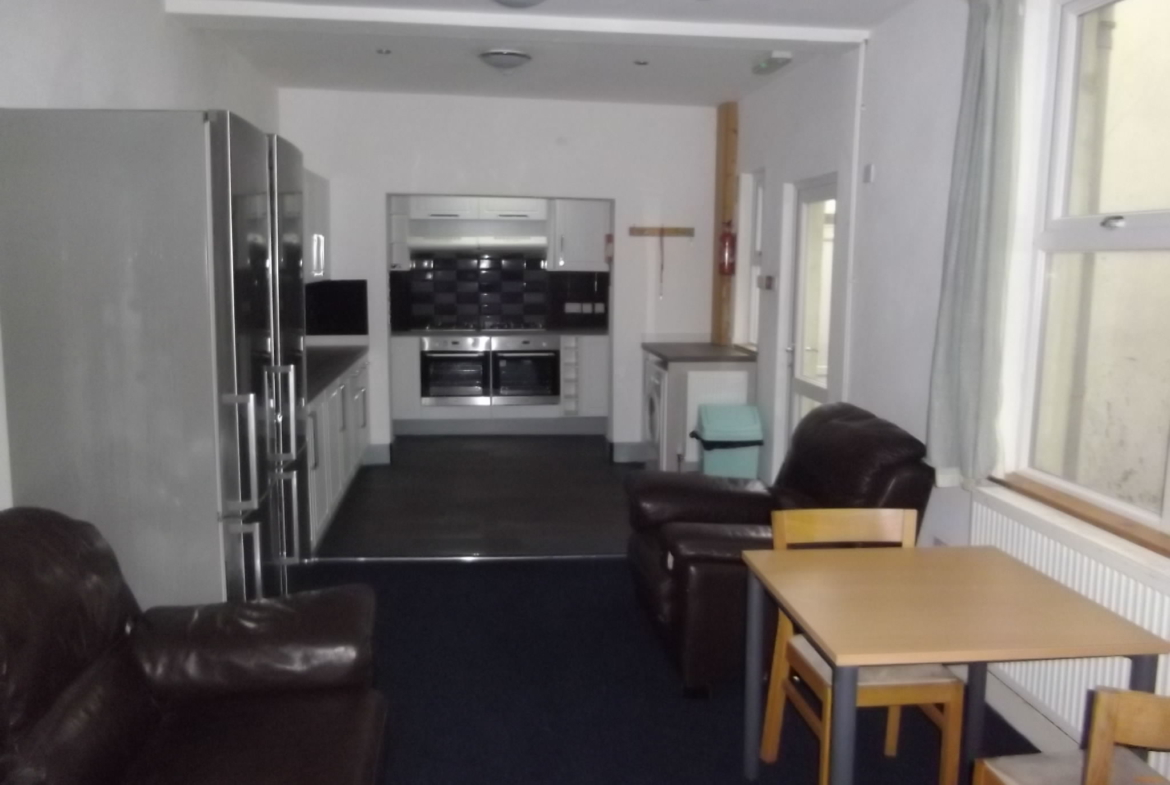 28 Glanbrydan Avenue, Swansea £620 to £650/month inclusive of utilities and Wi-fi - image 1