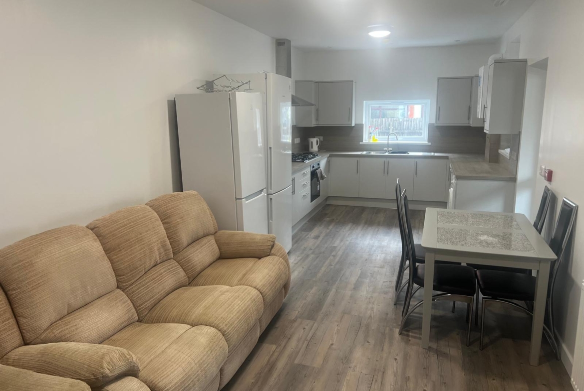13 Ernald Place Swansea £503 to £520/month inclusive of utilities and Wi-fi - image 1