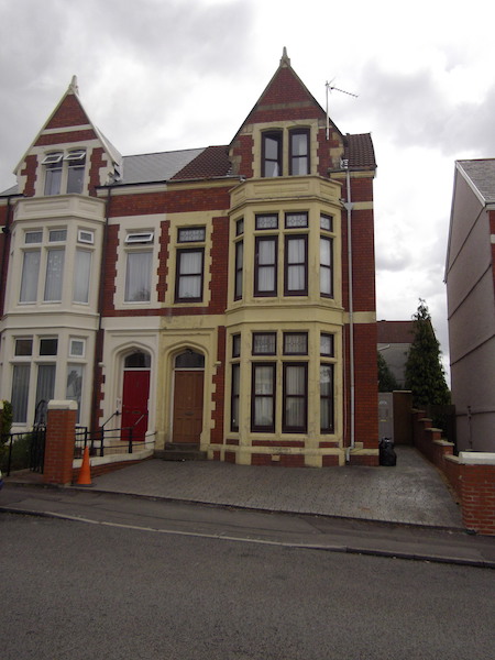 12a Uplands Terrace Swansea Price – £503 to £520/room/month (inclusive of bills + internet) - image 1